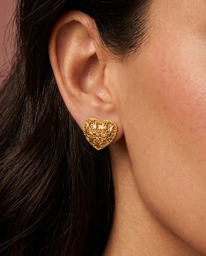 Filigree Heart Stud Earrings in Yellow Gold