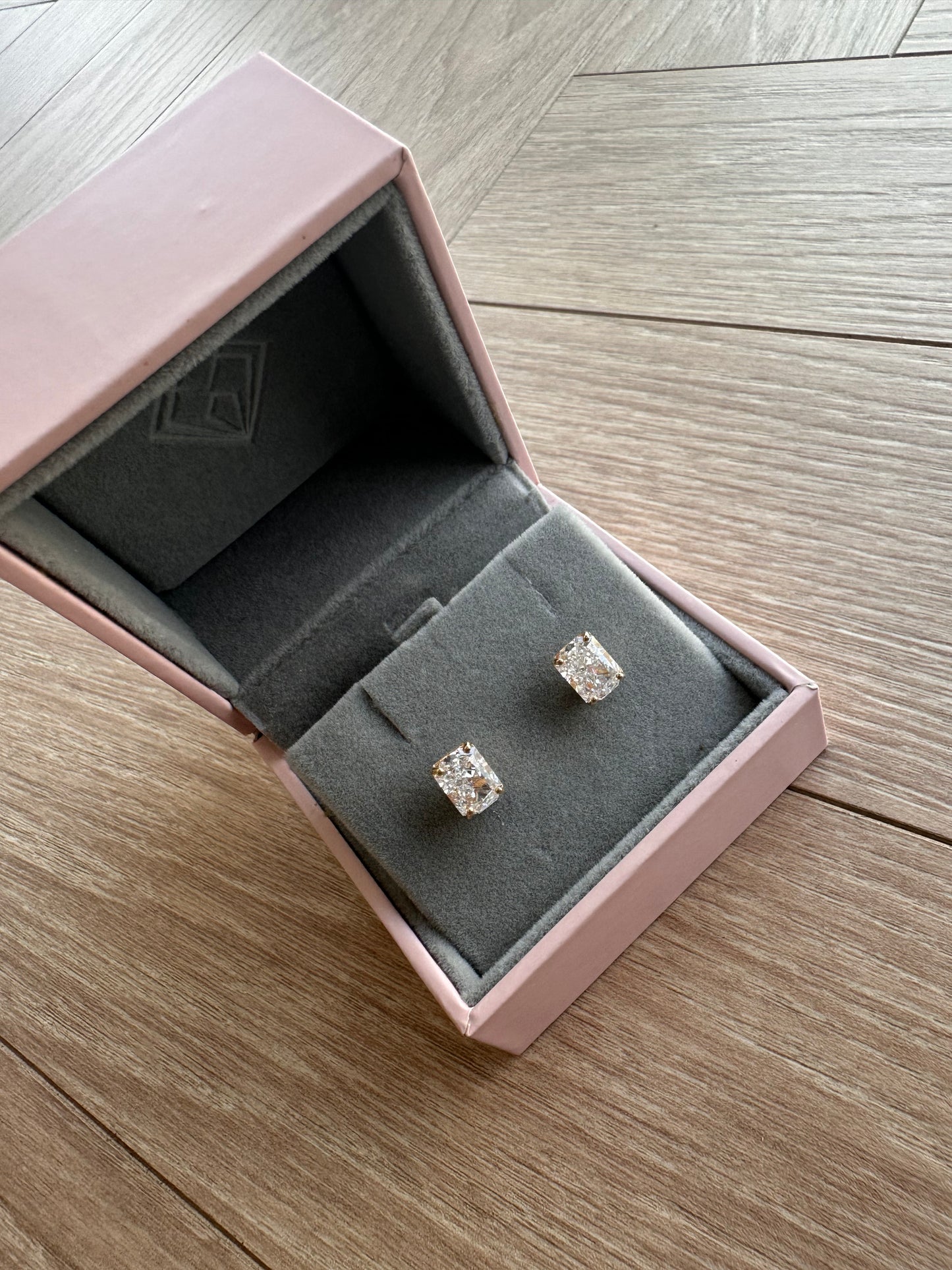 18k Crushed ice solitaire Stud Earrings