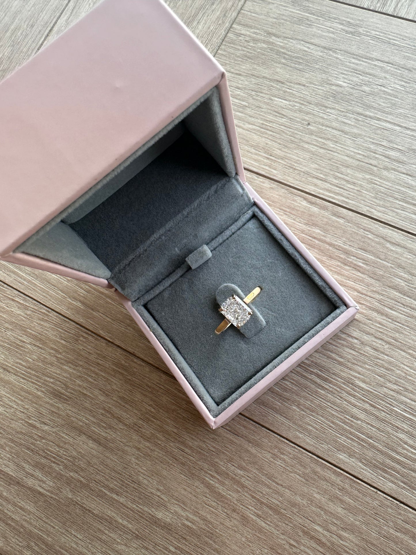 18k Crushed ice solitaire Ring