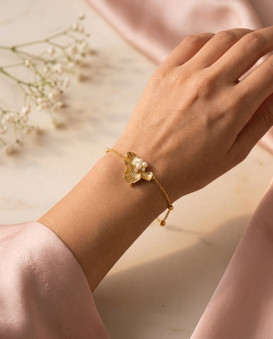 The Eternity Flower Diamond Bracelet, product photo 3