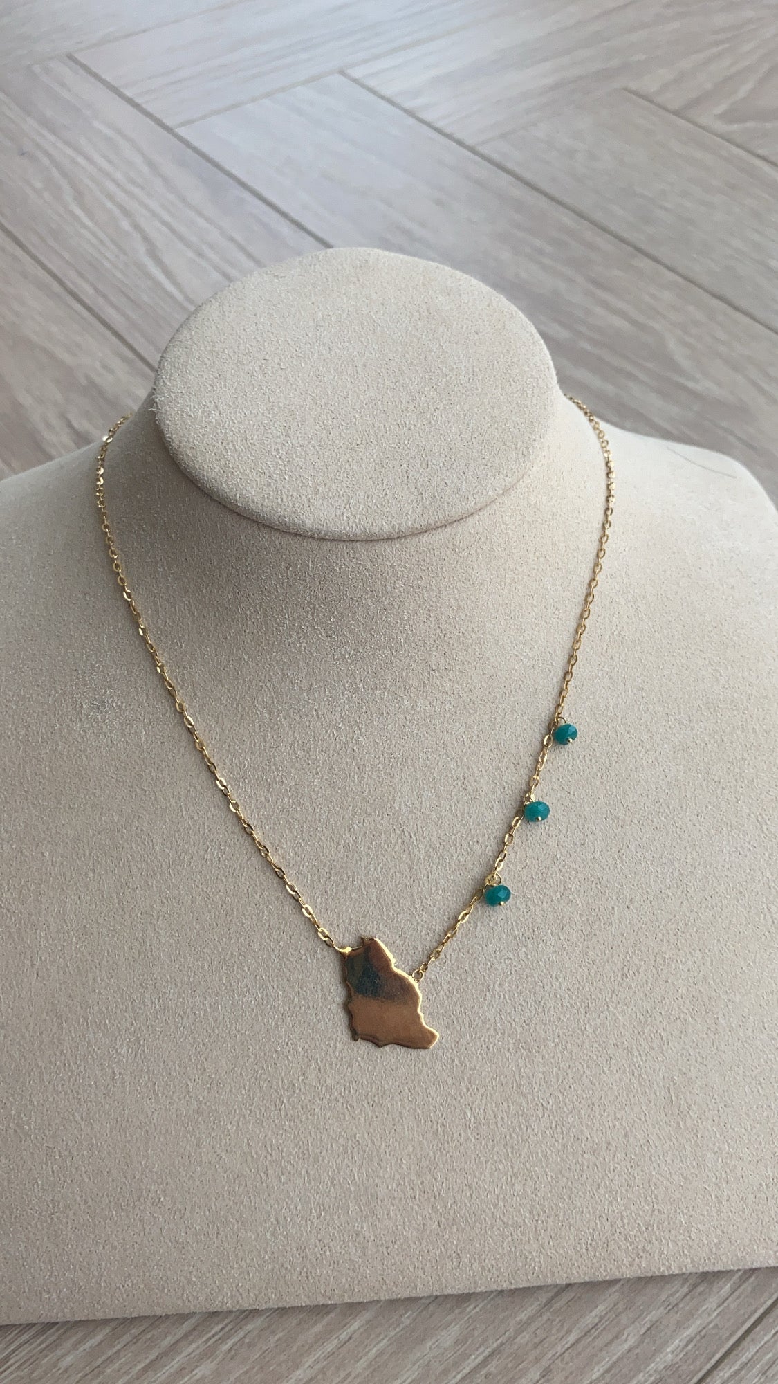 Saudi Arabia Necklace with Green Agate