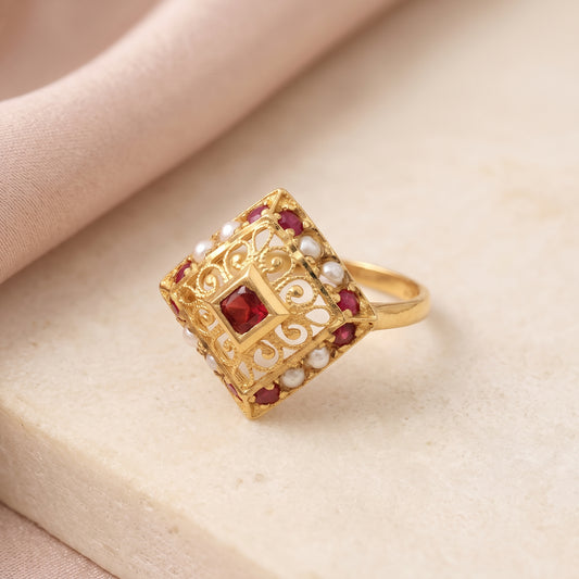 Yellow Gold Ring with Rubies and Bahraini Pearl