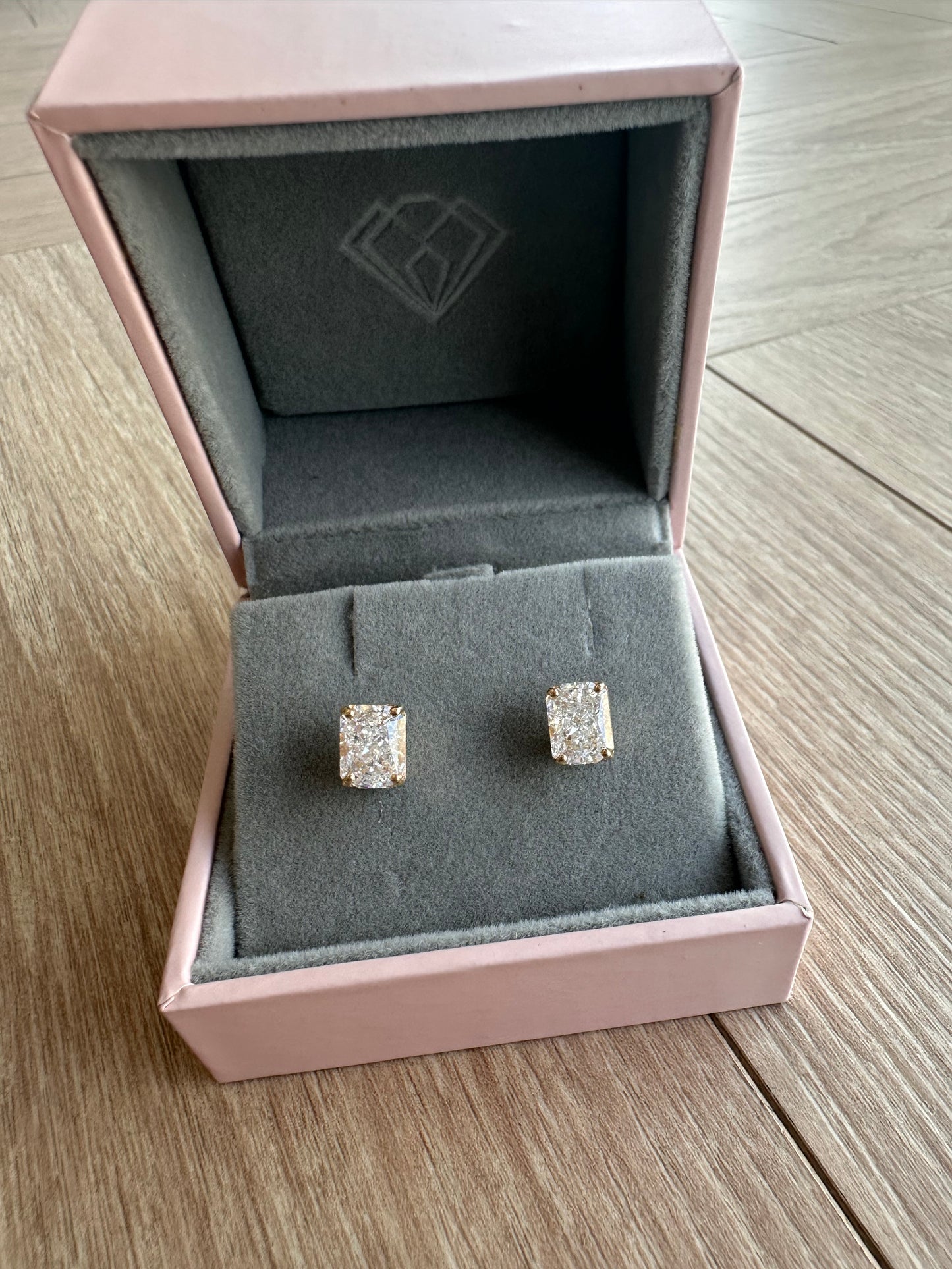 18k Crushed ice solitaire Stud Earrings