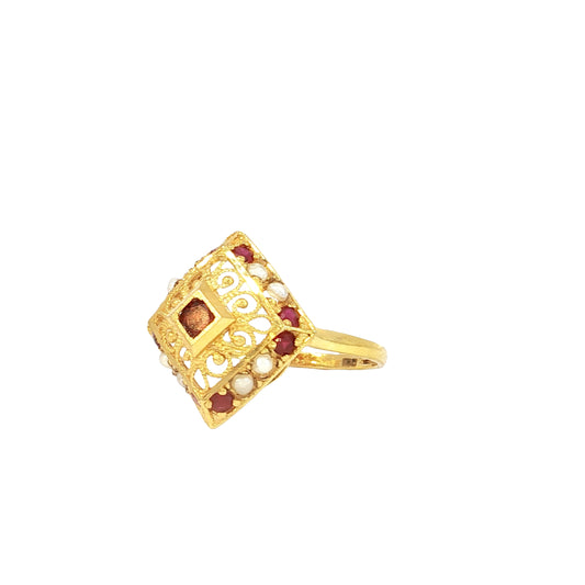 21k Yellow Gold Ring with Rubies and Bahraini Pearl
